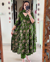 Effortlessly Elegant in Emerald Green